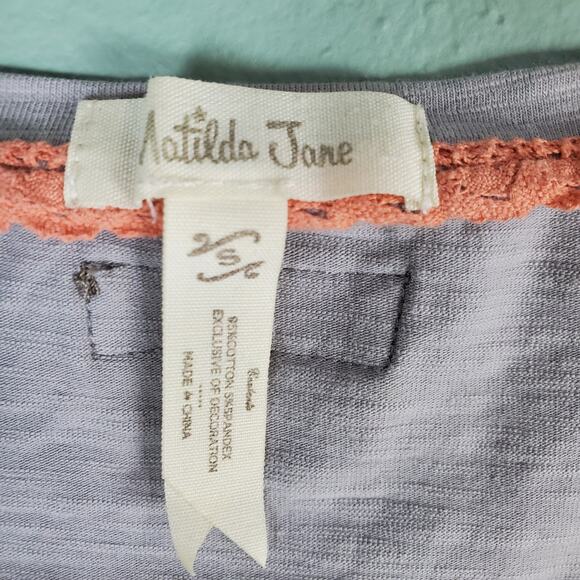 Matilda Jane Gray Graphic Scoop Neck Short Sleeve Tee Size Small - Picture 3 of 6